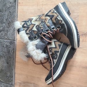 Sorel's sz. 7 Navy blue print